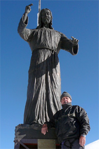 Mgr Jean-Claude au pied du massif du Mont Rose 